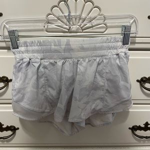 Lululemon Hotty Hot Short II 2.5" Mini Tropical Shadow Starlight Multi S…